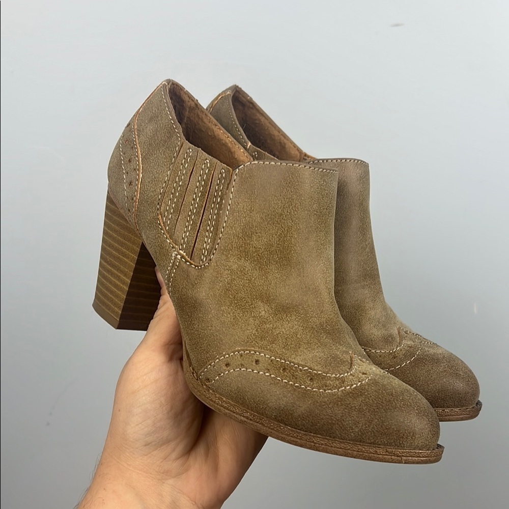 Eurosoft by Sofft size 6 brown heeled burnished finished "shootie" shoe/ bootie